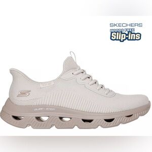 🌸NEW With Memory Foam Skechers Beige Sneakers hands free Women’s Sz 10 With Box.